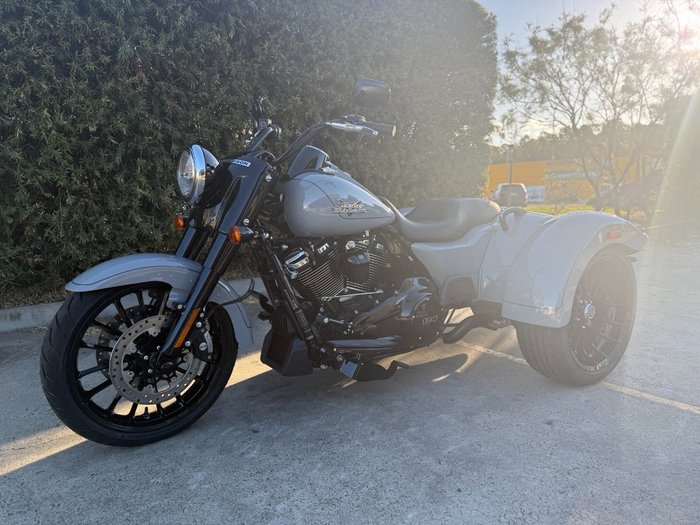 2024 Harley-davidson FLRT FREEWHEELER Billiard Gray