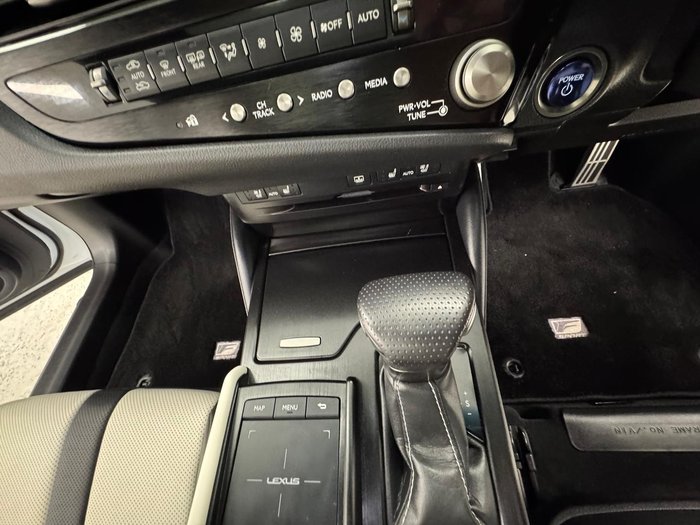 2022 Lexus ES 300h F Sport AXZH10R White Nova