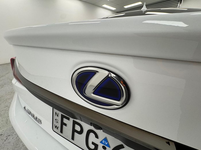 2022 Lexus ES 300h F Sport AXZH10R White Nova