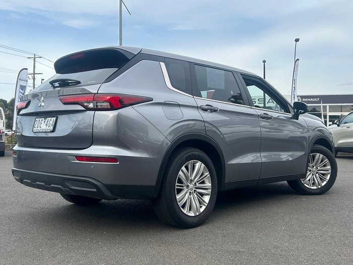 2022 Mitsubishi Outlander ES