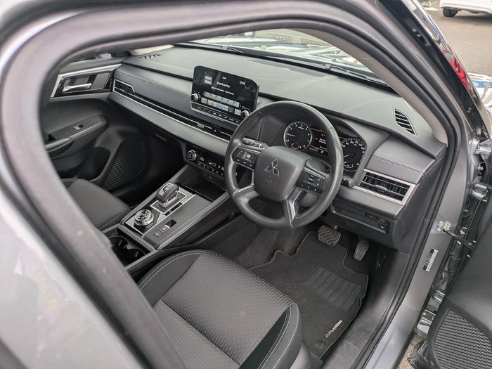 2022 Mitsubishi Outlander ES