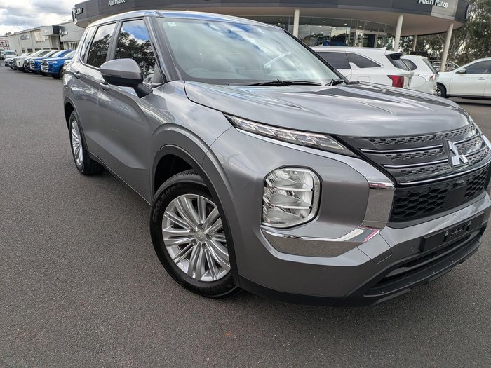 2022 Mitsubishi Outlander ES