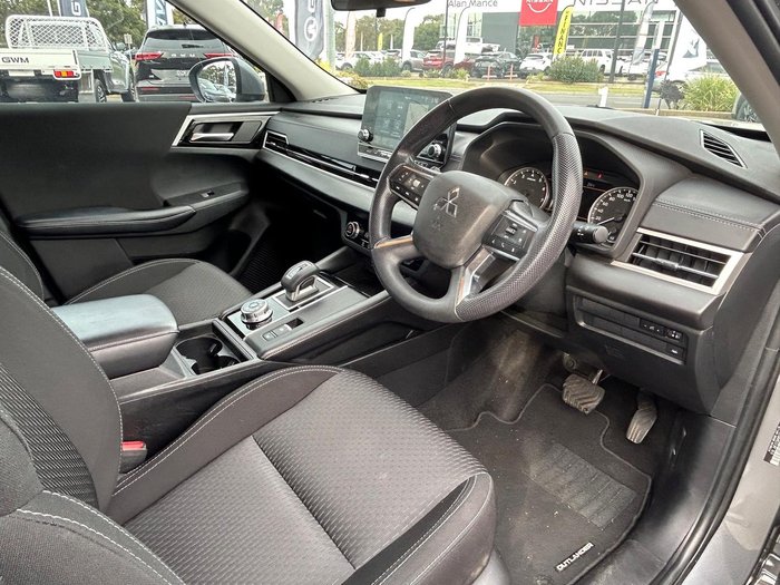 2022 Mitsubishi Outlander ES