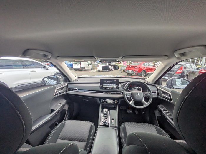 2022 Mitsubishi Outlander ES