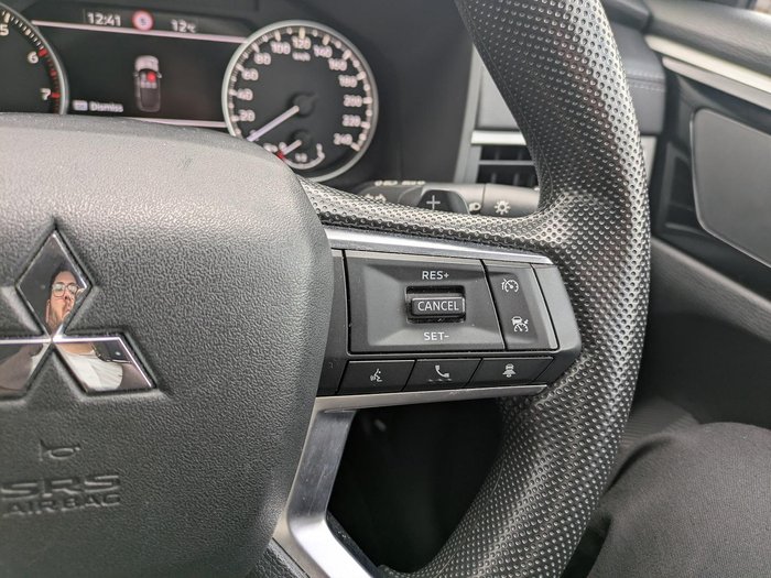 2022 Mitsubishi Outlander ES