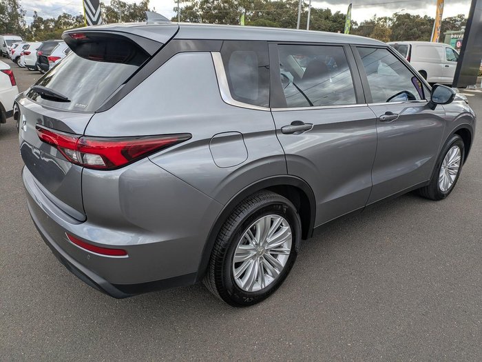 2022 Mitsubishi Outlander ES