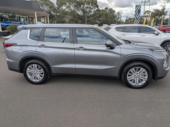 2022 Mitsubishi Outlander ES