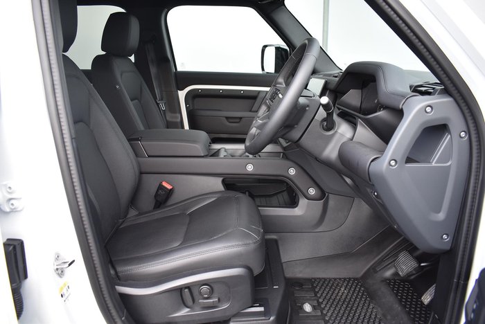 2025 Land Rover Defender 110 D350 X-Dynamic SE