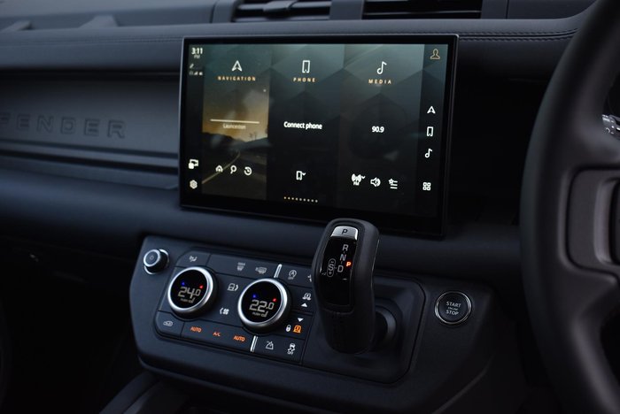 2025 Land Rover Defender 110 D350 X-Dynamic SE