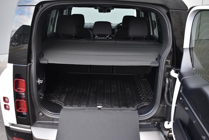 2025 Land Rover Defender 110 D350 X-Dynamic SE