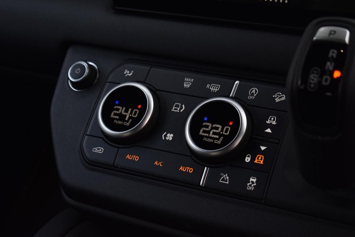 2025 Land Rover Defender 110 D350 X-Dynamic SE