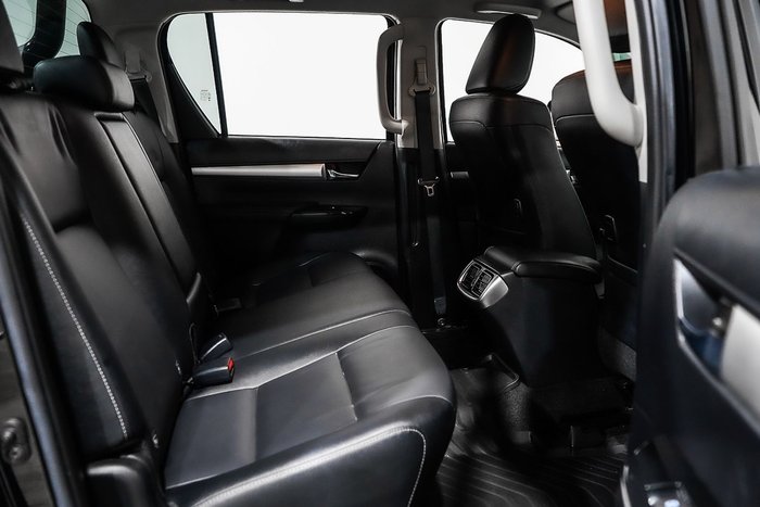 2021 Toyota Hilux SR5