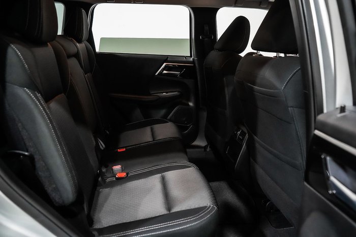 2024 Mitsubishi Outlander LS