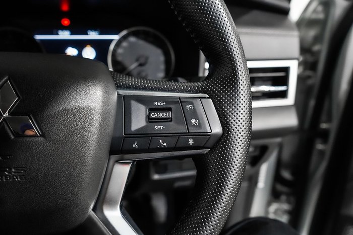 2024 Mitsubishi Outlander LS
