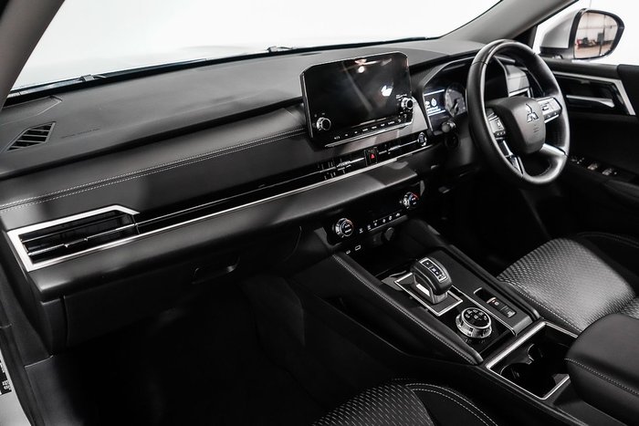 2024 Mitsubishi Outlander LS