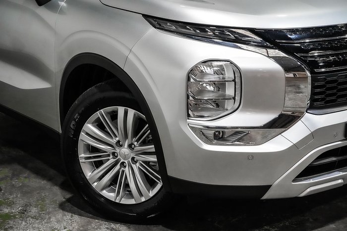 2024 Mitsubishi Outlander LS