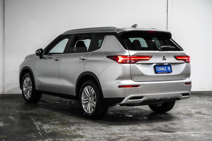 2024 Mitsubishi Outlander LS