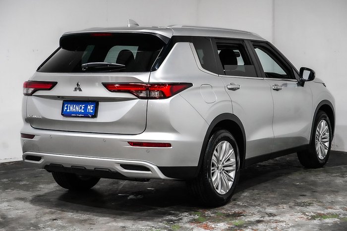 2024 Mitsubishi Outlander LS