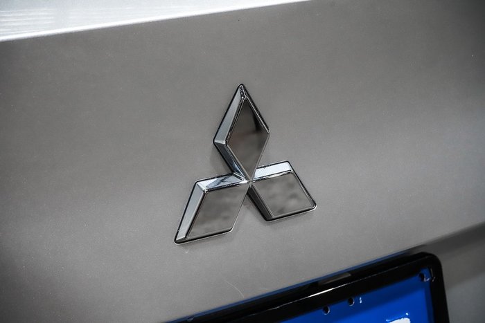 2024 Mitsubishi Outlander LS