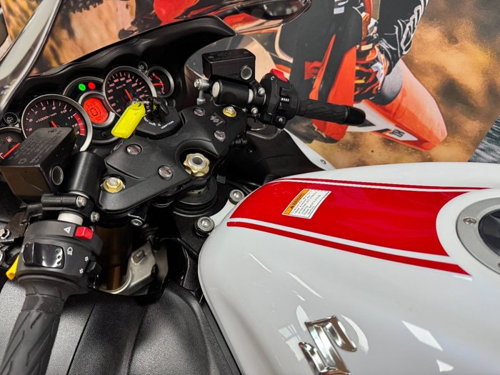 2017 Suzuki GSX1300RA (HAYABUSA) WHITE