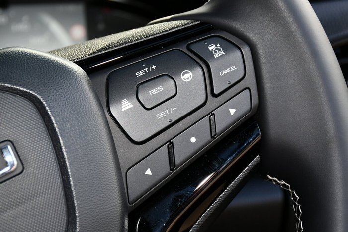 2025 Isuzu D-MAX BLADE