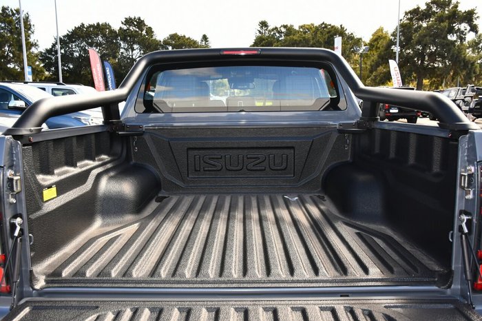 2025 Isuzu D-MAX BLADE