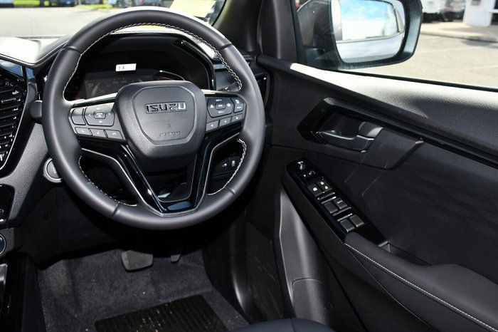 2025 Isuzu D-MAX BLADE