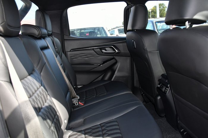 2025 Isuzu D-MAX BLADE