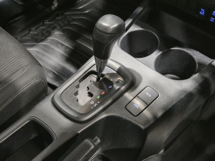 2022 Toyota Hilux SR