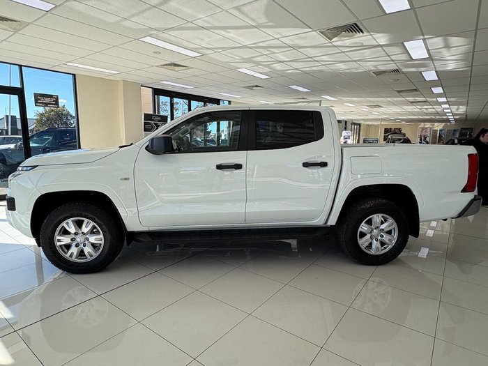 2024 Mitsubishi Triton GLX+