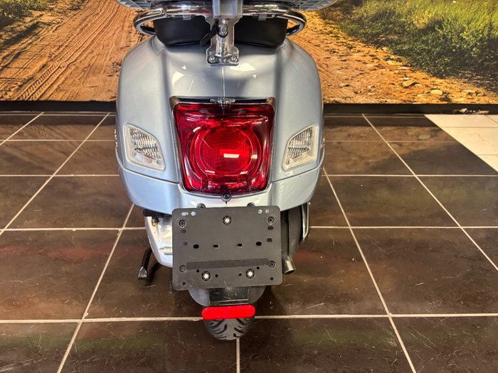 2021 VESPA GTS 300 SUPER SPORT SILVER