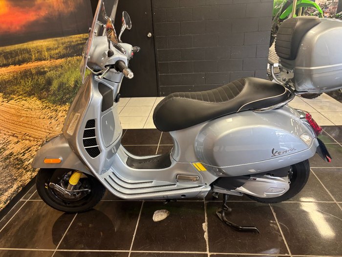 2021 VESPA GTS 300 SUPER SPORT SILVER