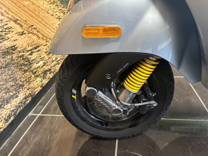 2021 VESPA GTS 300 SUPER SPORT SILVER