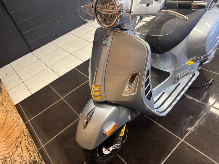 2021 VESPA GTS 300 SUPER SPORT SILVER