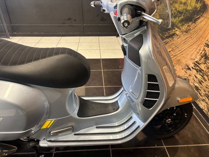 2021 VESPA GTS 300 SUPER SPORT SILVER