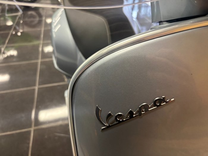 2021 VESPA GTS 300 SUPER SPORT SILVER