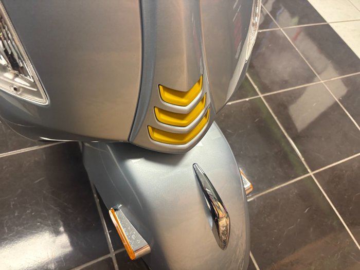 2021 VESPA GTS 300 SUPER SPORT SILVER