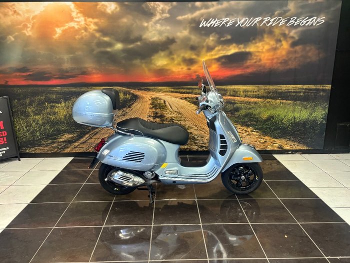 2021 VESPA GTS 300 SUPER SPORT SILVER