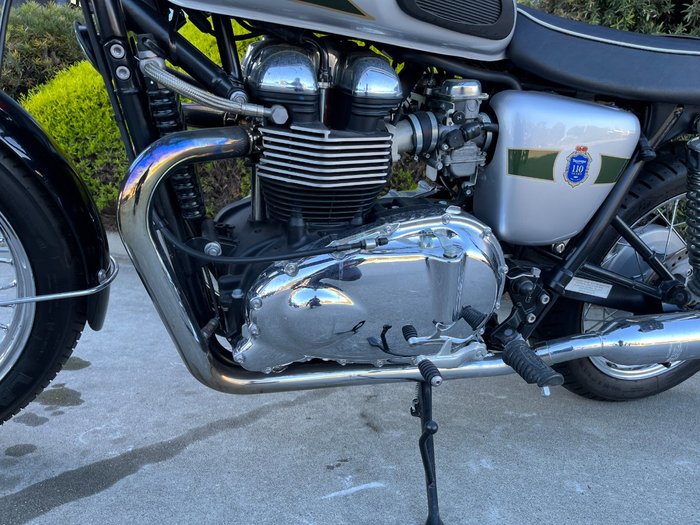 Triumph 2012 TRIUMPH 865CC BONNE T100 A2