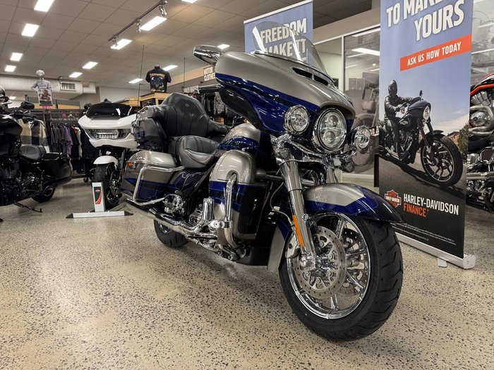 2017 Harley-Davidson CVO Limited 117 (FLHTKSE) Touring
