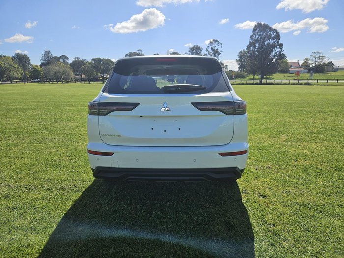 2025 Mitsubishi Outlander ES ZM MY24 White