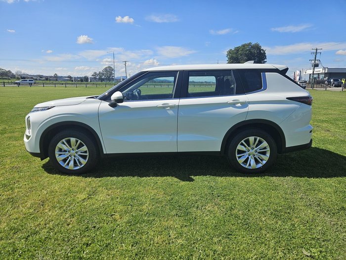 2025 Mitsubishi Outlander ES ZM MY24 White