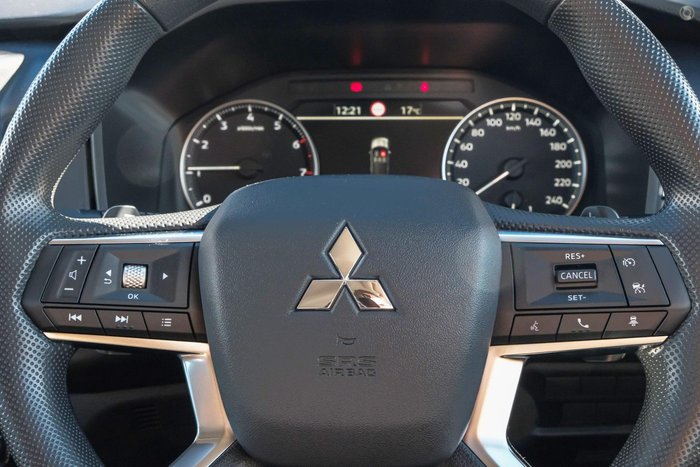 2025 Mitsubishi Outlander ES