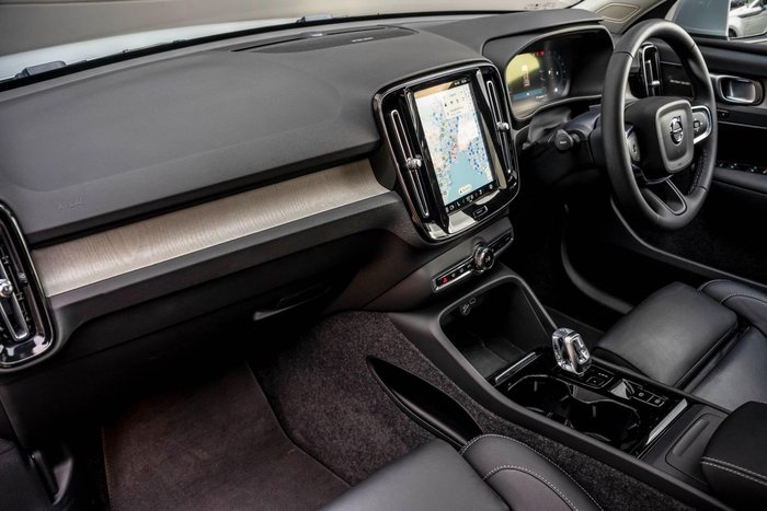2023 Volvo XC40 Ultimate B4 Bright
