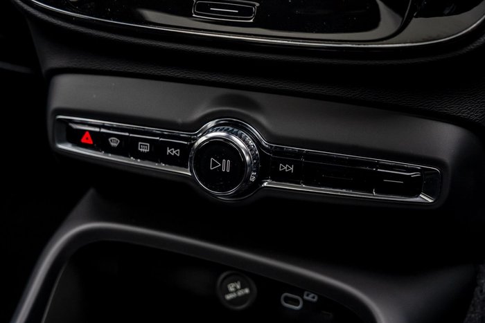 2023 Volvo XC40 Ultimate B4 Bright