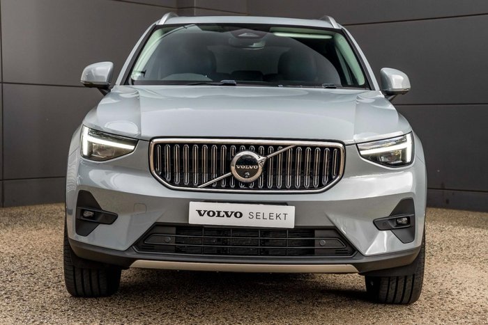 2023 Volvo XC40 Ultimate B4 Bright