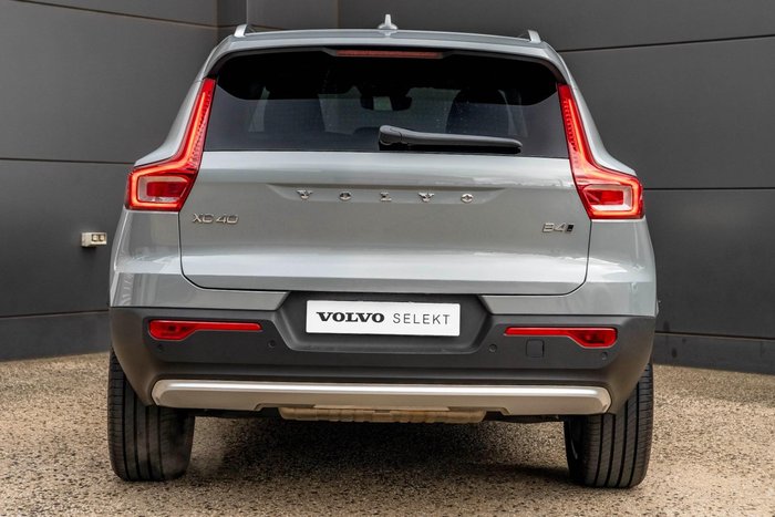 2023 Volvo XC40 Ultimate B4 Bright