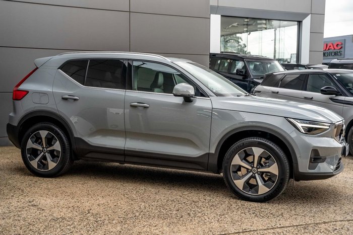 2023 Volvo XC40 Ultimate B4 Bright