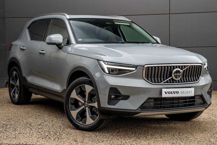 2023 Volvo XC40 Ultimate B4 Bright