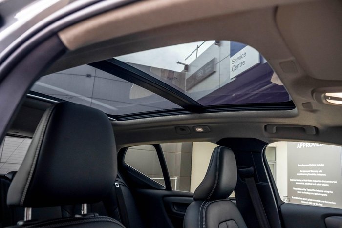 2023 Volvo XC40 Ultimate B4 Bright